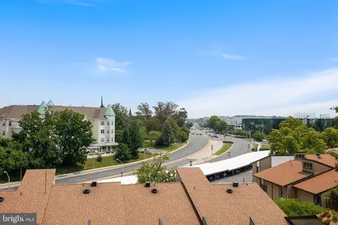 4 Monroe St #704, Rockville, MD 20850