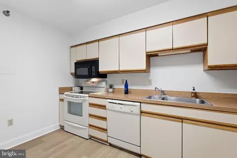 Kitchen - 15100 Interlachen Dr #4-822, Silver Spring, MD 20906 photo 1 of 1