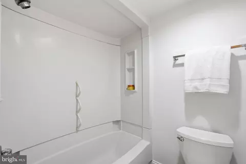 Bath - 15100 Interlachen Dr #4-822, Silver Spring, MD 20906 photo 2 of 3