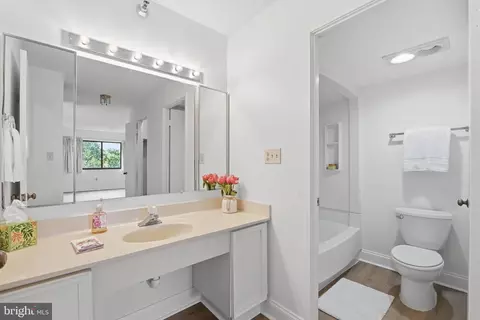 Bath - 15100 Interlachen Dr #4-822, Silver Spring, MD 20906 photo 1 of 3