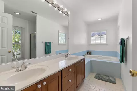 Bath - 2212 Cherry Leaf Ln, Silver Spring, MD 20906 photo 2 of 4
