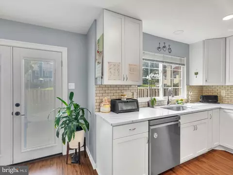 Kitchen - 2334 London Bridge Dr, Silver Spring, MD 20906 photo 3 of 4