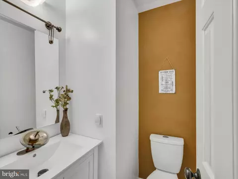 Bath - 2334 London Bridge Dr, Silver Spring, MD 20906 photo 3 of 4
