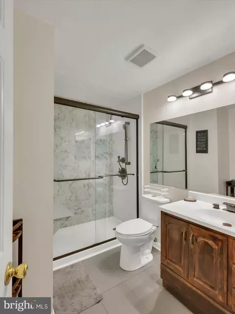 Bath - 2334 London Bridge Dr, Silver Spring, MD 20906 photo 2 of 4