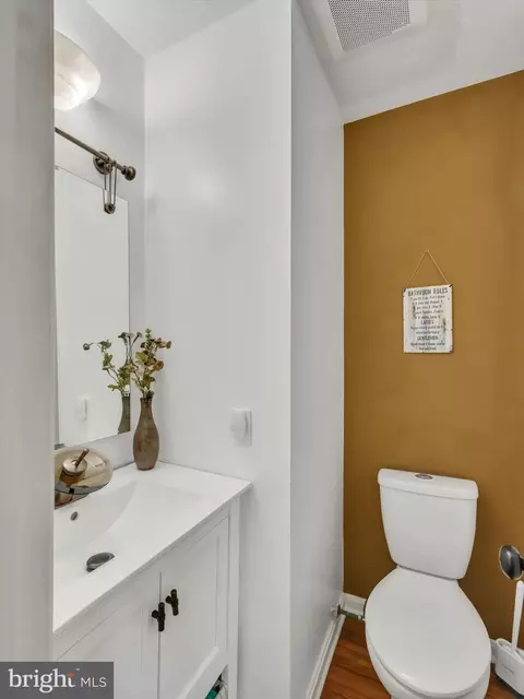 Bath - 2334 London Bridge Dr, Silver Spring, MD 20906 photo 4 of 4