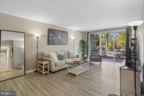 4977 Battery Ln #1-211, Bethesda, MD 20814