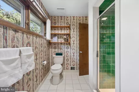 Bath - 17026 Barn Ridge Dr, Silver Spring, MD 20906 photo 6 of 11