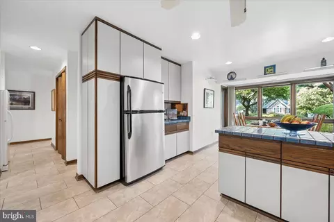Kitchen - 17026 Barn Ridge Dr, Silver Spring, MD 20906 photo 5 of 5