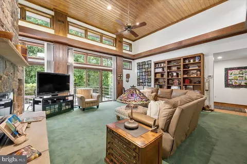 Living - 17026 Barn Ridge Dr, Silver Spring, MD 20906 photo 6 of 8