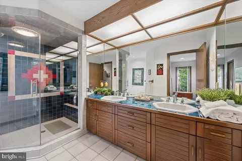 Bath - 17026 Barn Ridge Dr, Silver Spring, MD 20906 photo 1 of 11
