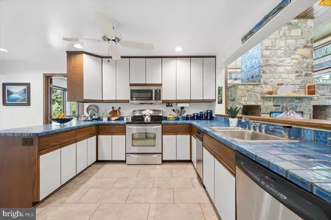 Kitchen - 17026 Barn Ridge Dr, Silver Spring, MD 20906 photo 1 of 5