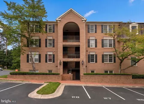 10703 Kings Riding Way N #301-13, Rockville, MD 20852