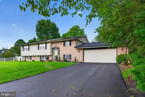 Exterior - 12810 Tern Dr, North Potomac, MD 20878 photo 2 of 9