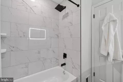 Bath - 12810 Tern Dr, North Potomac, MD 20878 photo 5 of 6