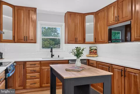 Kitchen - 12810 Tern Dr, North Potomac, MD 20878 photo 2 of 4