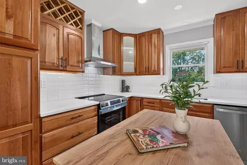 Kitchen - 12810 Tern Dr, North Potomac, MD 20878 photo 3 of 4
