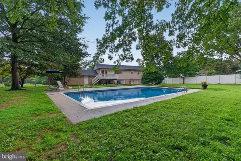 Exterior - 12810 Tern Dr, North Potomac, MD 20878 photo 7 of 9