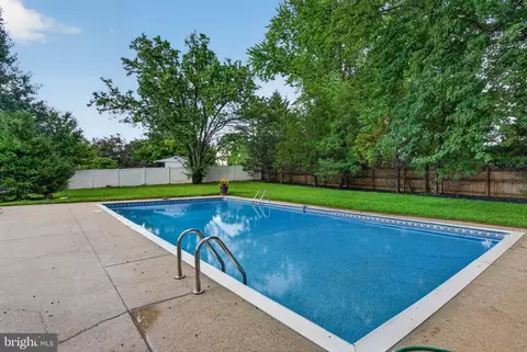 Exterior - 12810 Tern Dr, North Potomac, MD 20878 photo 8 of 9