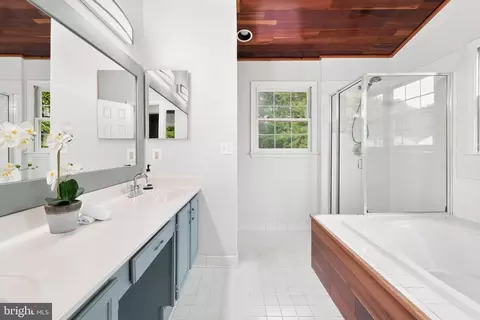 Bath - 15212 Baileys Ln, Silver Spring, MD 20906 photo 1 of 4