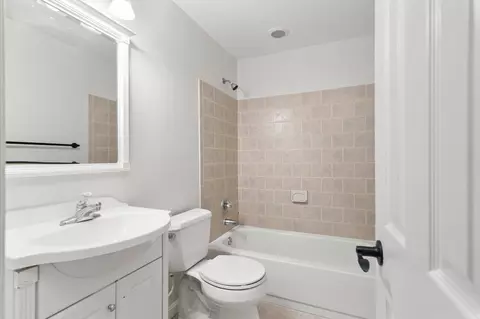 Bath - 15212 Baileys Ln, Silver Spring, MD 20906 photo 4 of 4