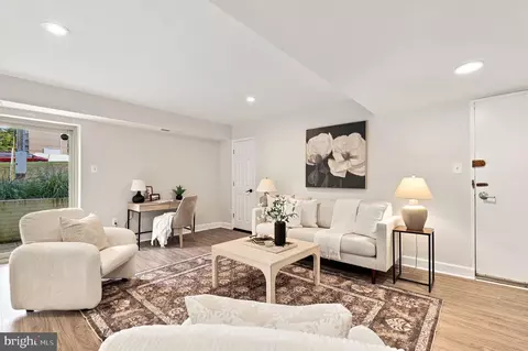 Living - 8710 Manchester Rd #3, Silver Spring, MD 20901 photo 2 of 2