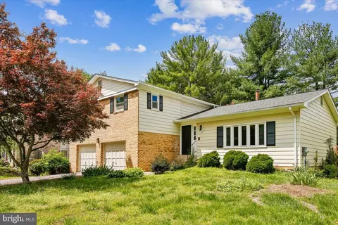 Exterior - 1705 Crestview Dr, Potomac, MD 20854 photo 2 of 10