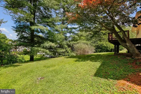 Exterior - 1705 Crestview Dr, Potomac, MD 20854 photo 7 of 10