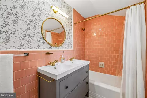 Bath - 10115 Grant Ave, Silver Spring, MD 20910 photo 3 of 3