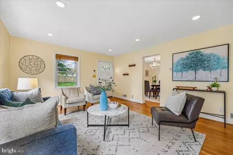 Living - 10115 Grant Ave, Silver Spring, MD 20910 photo 1 of 2