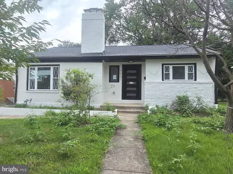 7901 Wildwood Dr, Takoma Park, MD 20912