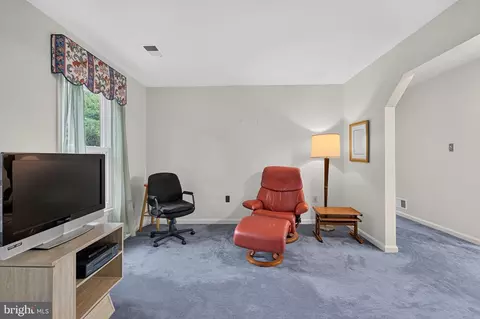 Living - 14929 Notley Rd, Silver Spring, MD 20905 photo 4 of 5