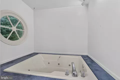 Bath - 14929 Notley Rd, Silver Spring, MD 20905 photo 2 of 5