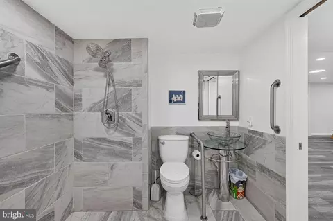 Bath - 14929 Notley Rd, Silver Spring, MD 20905 photo 5 of 5