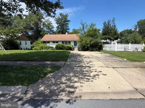 1218 Broadwood Dr, Rockville, MD 20851