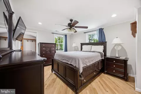Bedroom - 8001 Postoak Rd, Potomac, MD 20854 photo 4 of 5