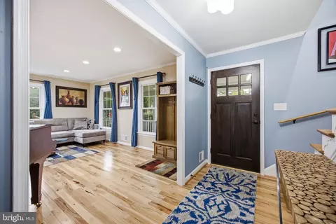 Entry Way - 8001 Postoak Rd, Potomac, MD 20854 photo 2 of 3
