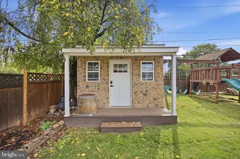 Exterior - 8001 Postoak Rd, Potomac, MD 20854 photo 11 of 15