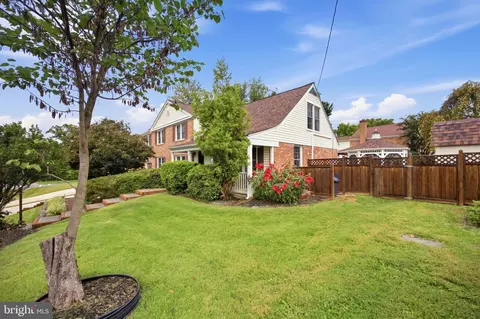 Exterior - 8001 Postoak Rd, Potomac, MD 20854 photo 4 of 15