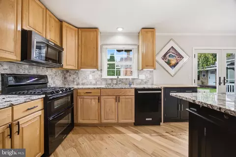 Kitchen - 8001 Postoak Rd, Potomac, MD 20854 photo 2 of 2