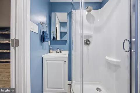 Bath - 8001 Postoak Rd, Potomac, MD 20854 photo 5 of 5