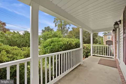 Exterior - 8001 Postoak Rd, Potomac, MD 20854 photo 2 of 15