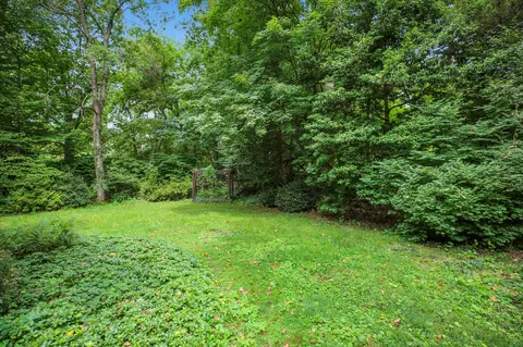Exterior - 10711 Gatewood Ave, Silver Spring, MD 20903 photo 6 of 10