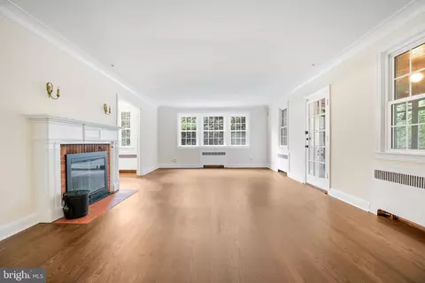 Living - 10711 Gatewood Ave, Silver Spring, MD 20903 photo 1 of 6