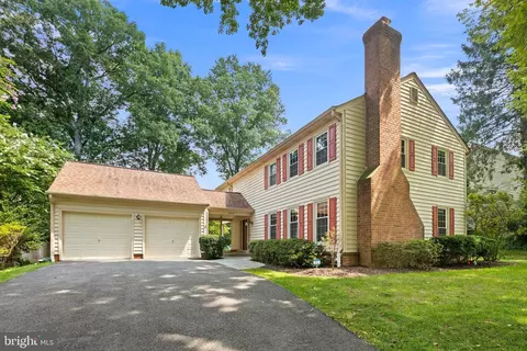 12417 Goldfinch Ct, Potomac, MD 20854