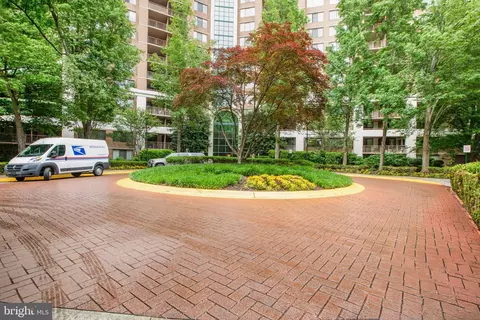 10101 Grosvenor Pl #2006, North Bethesda, MD 20852