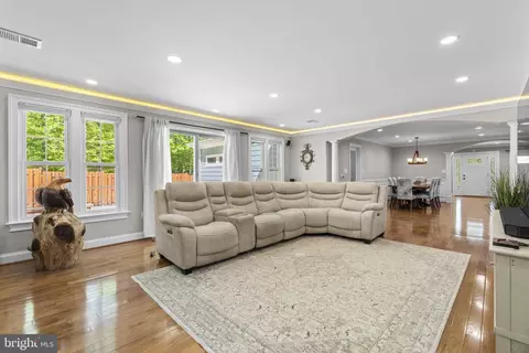 Entry Way - 18611 Brooke Rd, Sandy Spring, MD 20860 photo 4 of 5