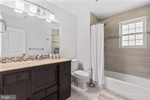 Bath - 18611 Brooke Rd, Sandy Spring, MD 20860 photo 4 of 4