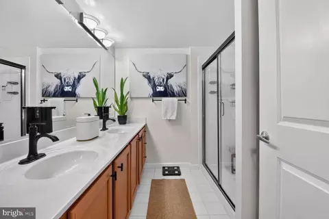 Bath - 7915 Eastern Ave #310, Silver Spring, MD 20910 photo 1 of 2
