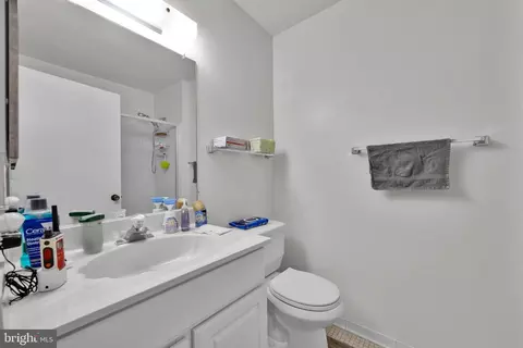 Bath - 15300 Pine Orchard Dr #85-3D, Silver Spring, MD 20906 photo 1 of 3