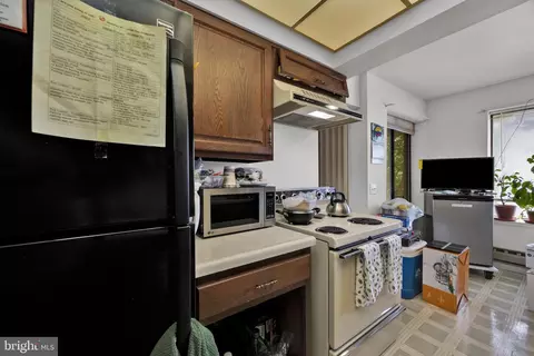 Kitchen - 15300 Pine Orchard Dr #85-3D, Silver Spring, MD 20906 photo 1 of 1